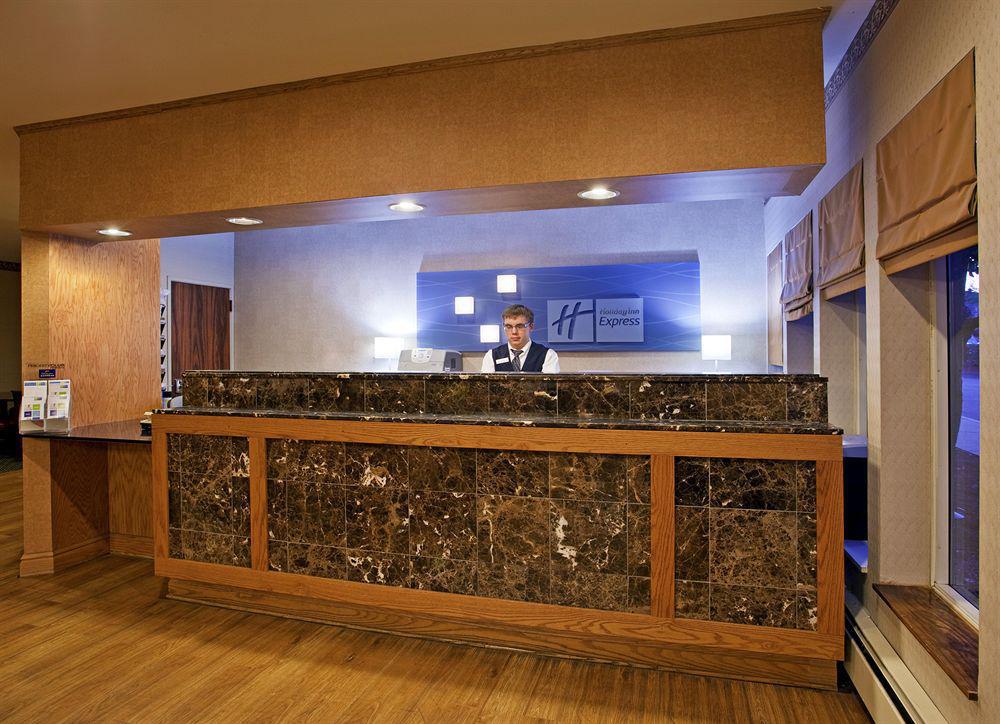 Holiday Inn Express Hotel & Suites Pittsburgh Airport, An Ihg Hotel Робинсон-Тауншип Интерьер фото