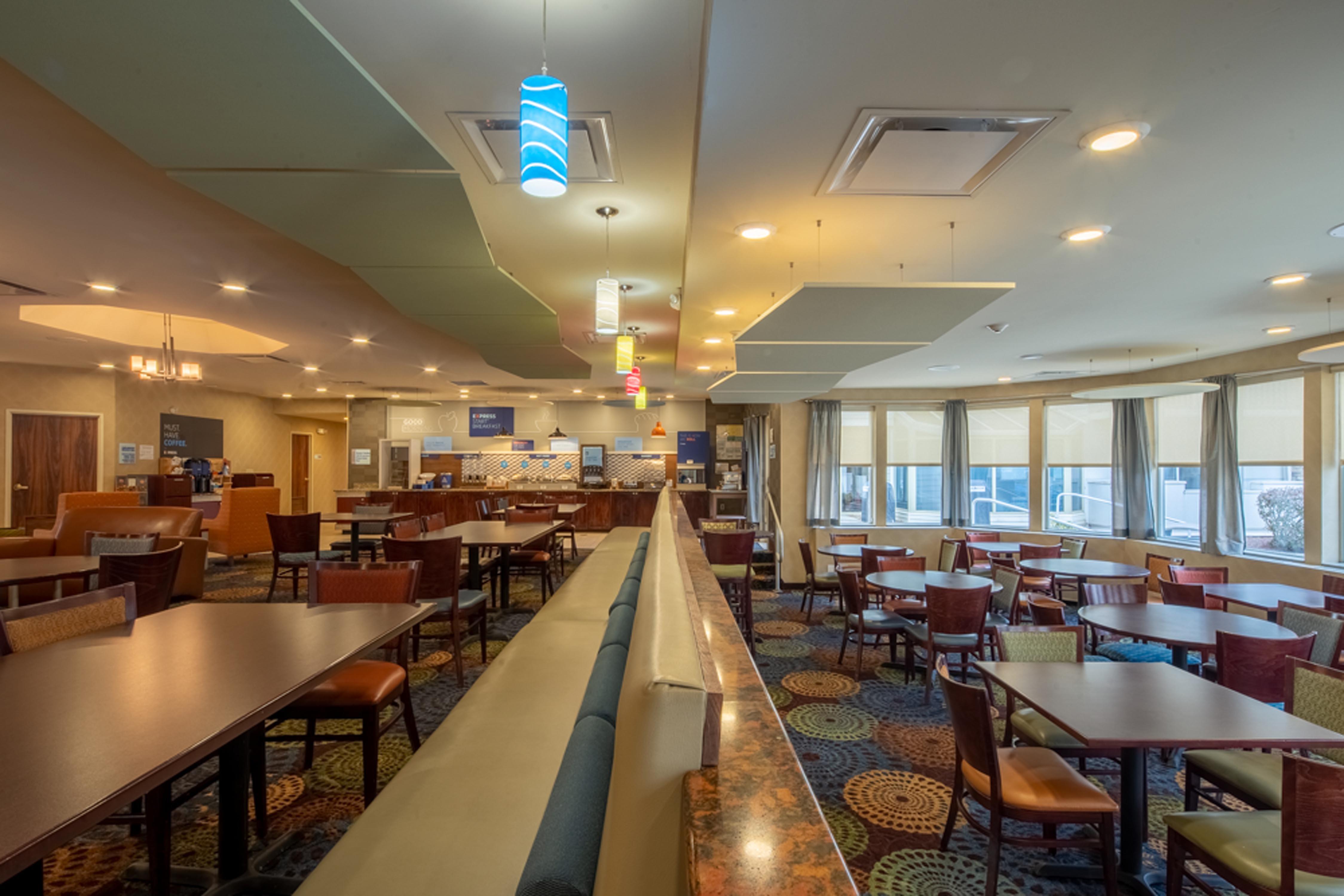 Holiday Inn Express Hotel & Suites Pittsburgh Airport, An Ihg Hotel Робинсон-Тауншип Экстерьер фото